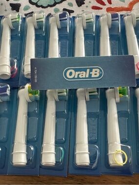 Oral‑B White Replacement Electric Toothbrush Heads - White